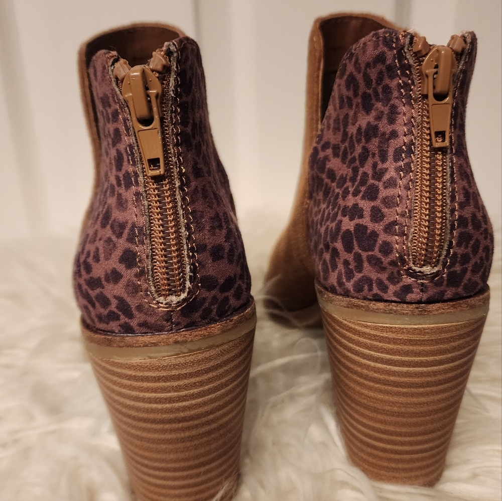 DV8 Shai Mixed Material Heeled Bootie in faux leather size 6.5 - Picture 7 of 9